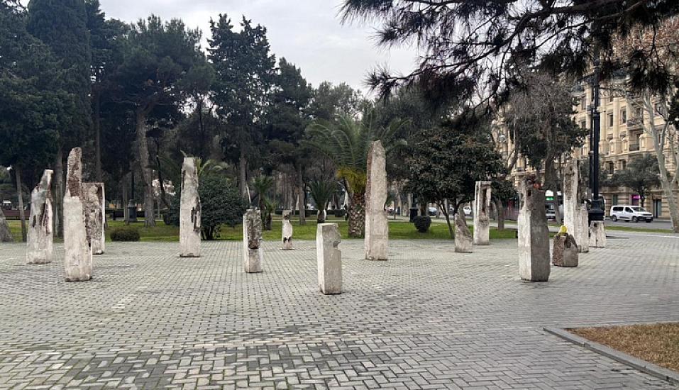 Bulvardakı müəmmalı “sütunlar”ın sirri bu imiş - 