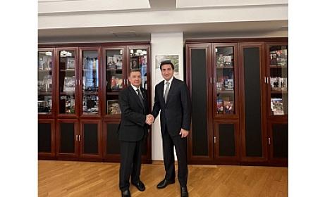 Hikmət Hacıyev Türkmənistan səfiri ilə görüşüb