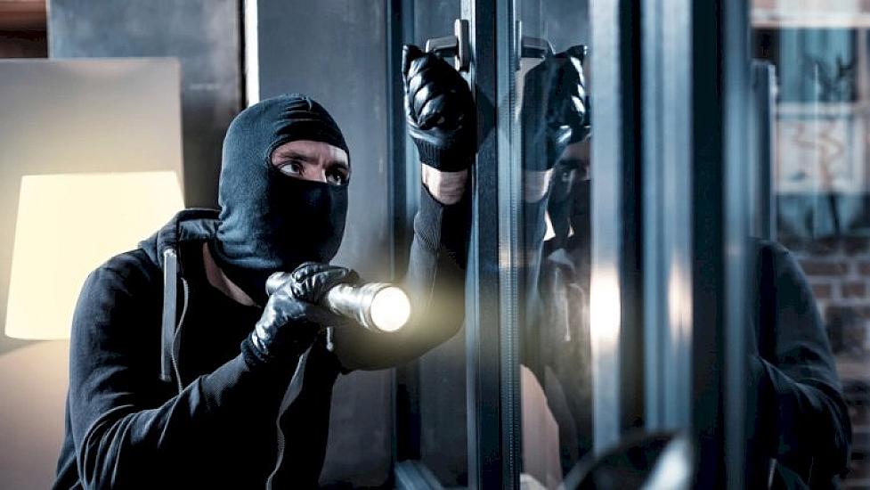 Gözətçi qoruduğu restorandan 