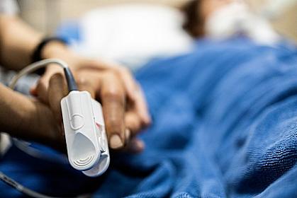 Sinif yoldaşlarının səsi sayəsində oyandı - 