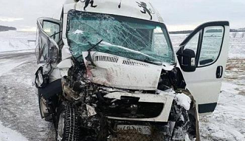 Rusiyada avtobusla yük maşını toqquşub: