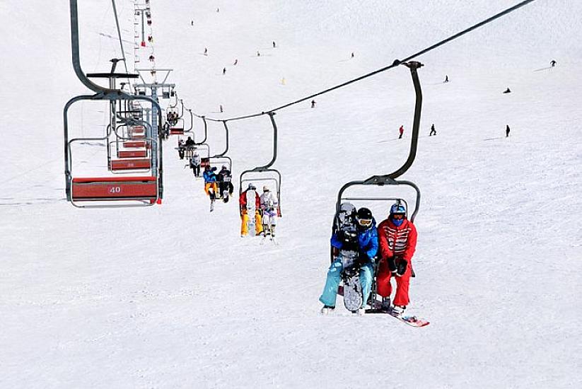 FACİƏ: Kanatda asılmış vəzyyətdə qalan 