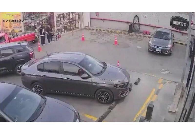 2 mağaza çuxura düşdü  – 