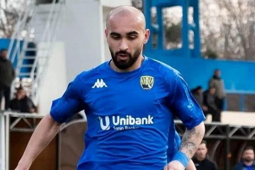 Tanınmış futbolçu qıza görə 