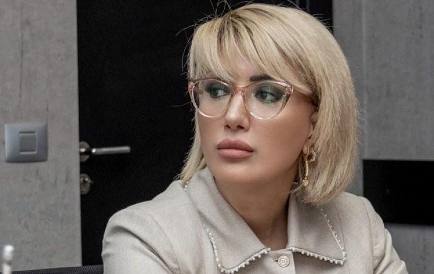 Tanınmış telejurnalist vəzifəsindən 