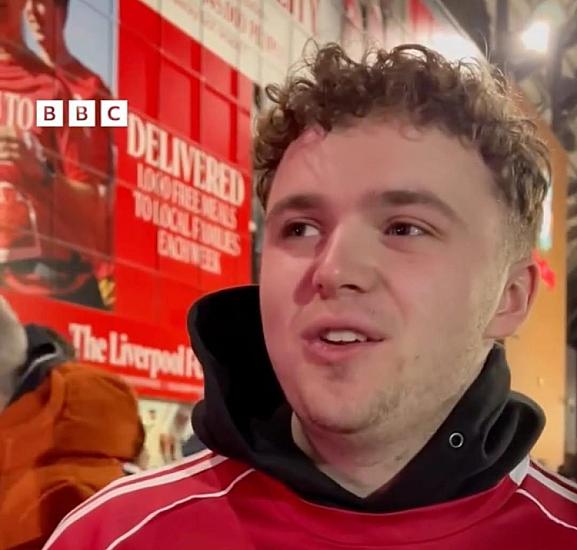 Yerdən Azərbaycan bayrağı tapan "Liverpul" azarkeşinin sözləri DİQQƏT ÇƏKDİ - 