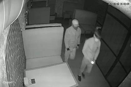 Bakıda kafeni qarət edənlər kameralara düşdü - 