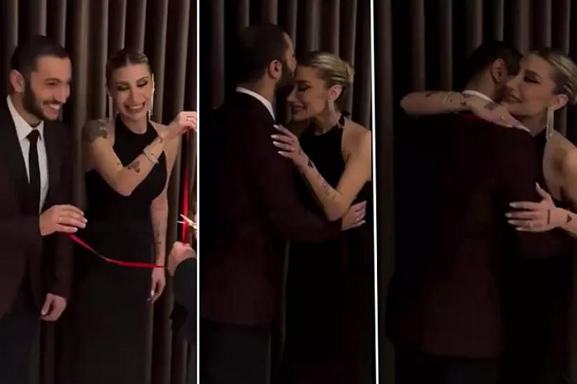 Famous singer got engaged - PHOTO