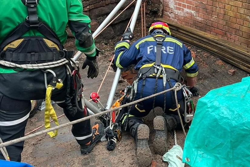 9 metr dərinliyi olan kanalizasiya düşdü, 