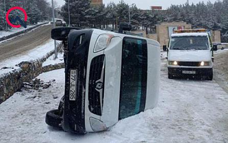 Qusarda mikroavtobus aşdı - 
