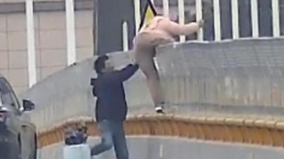 Sürücü özünə qəsdin qabağın aldı – 