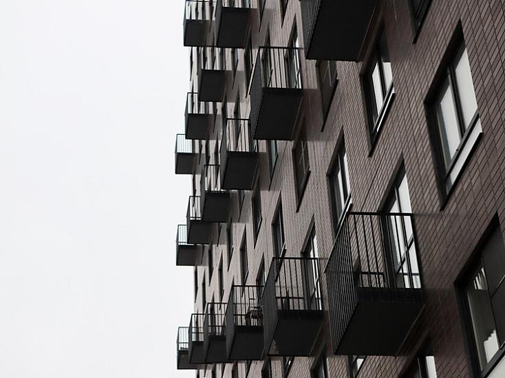 10-cu mərtəbədən yıxılan məktəbli qız 