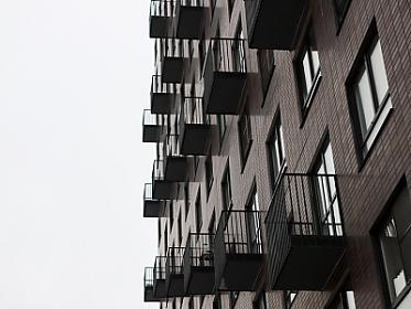 10-cu mərtəbədən yıxılan məktəbli qız 