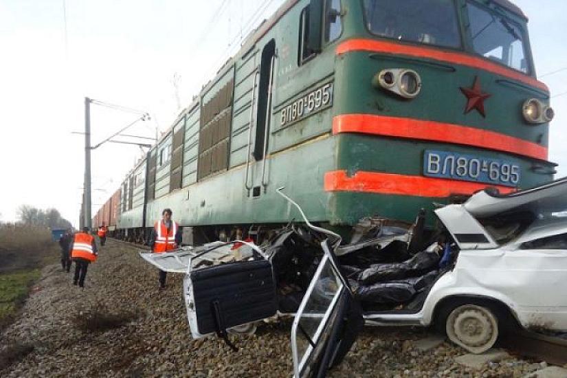 Xaçmazda qatar avtomobili vurdu -