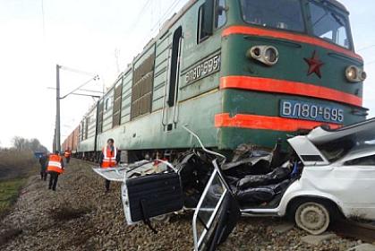 Xaçmazda qatar avtomobili vurdu -