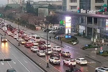 Paytaxt yollarında tıxac yarandı - 