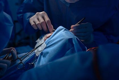 Özünü həkim kimi təqdim etdi, 