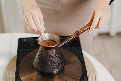 Yuxudan oyanan kimi qəhvə içməyin - 