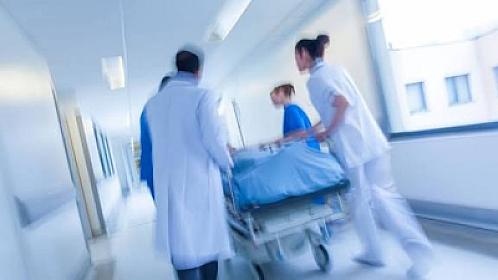 Yeniyetmənin əlində qutu partladı, 