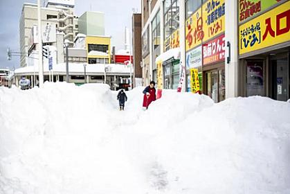 After 40 years, this country sets a snow record - 45 dead