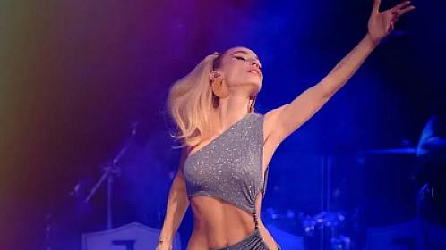 Впервые за 10 лет использовала фамилию мужа - ФОТО