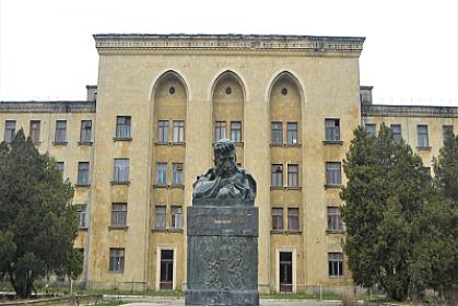 Azərbaycanda kinostudiyada 15 nəfər işdən 