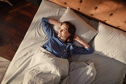 Sağlam yuxu üçün bu qidalardan 