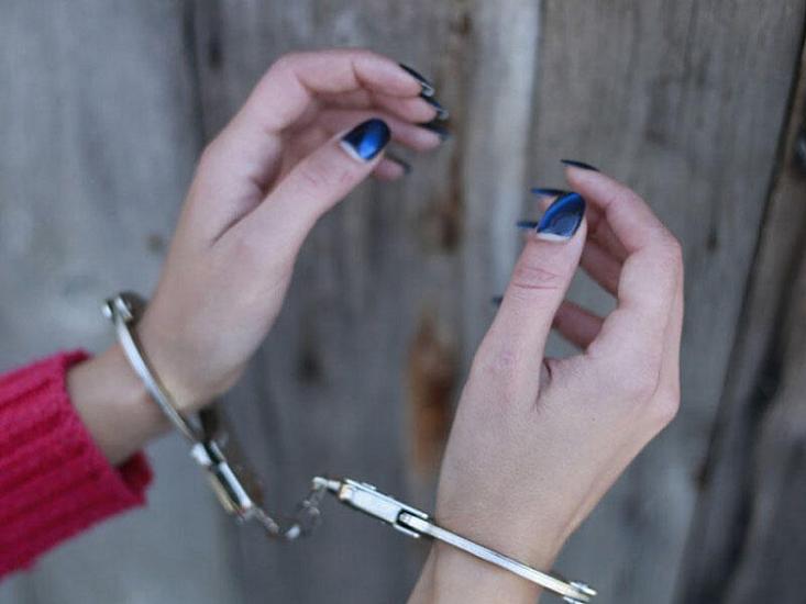 Bakıda bacısını bıçaqlayan tələbə qıza