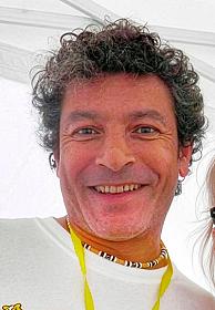 Sevgilisini şantaj edən polis 