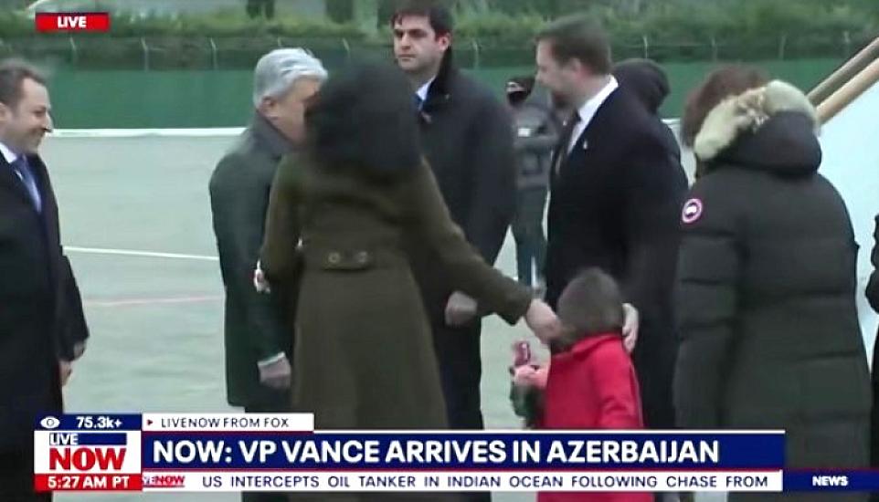 Diplomatiyanın ən zərif anı: Azərbaycanın nağılı Ağ Evin balaca qonağının əlində… 