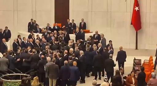 Türkiyə Böyük Millət Məclisində dava - 