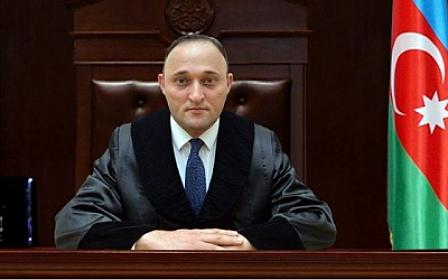 “Atanı uşağa qolu qandallı göstərməyin” -