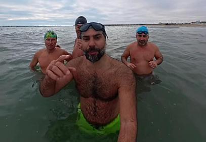 “Müxtəlif xəstəlik adları çəkirlər, deyirlər ki, xəstələnib öləcəksən, nə var soyuq suda?” -