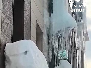 Nəhəng buz sakinləri qoxutdu - 