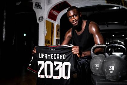 "Bavariya" müdafiəçisi ilə yeni müqavilə imzalayıb