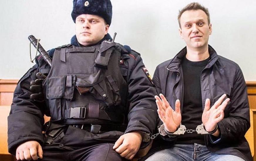 Zavallı Navalnı - Butında dünyaya gəldi, Putinin güdazına getdi