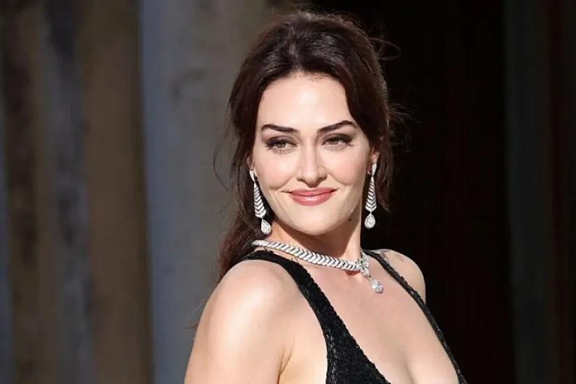 Məşhur aktrisanın 13 il əvvəlki fotosu gündəm oldu - 