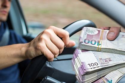 "Range Rover"dən 11 min manat oğurlayan