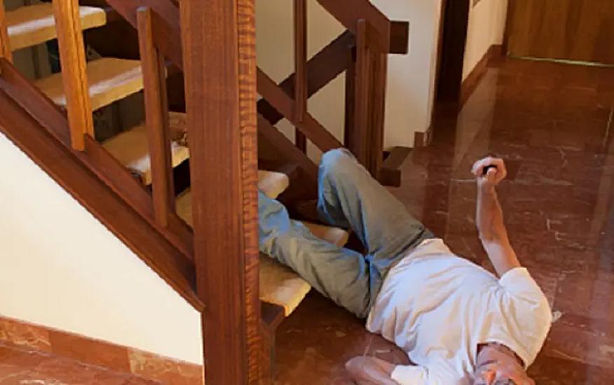 36 yaşlı kişi yıxılaraq öldü, 