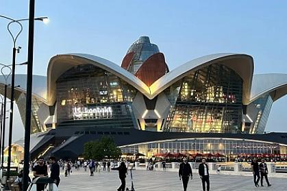 "Dəniz Mall"ın qarşısında ağır qəza: 