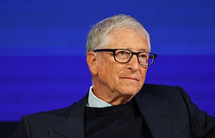 Билл Гейтс в последний момент отказался выходить на трибуну.