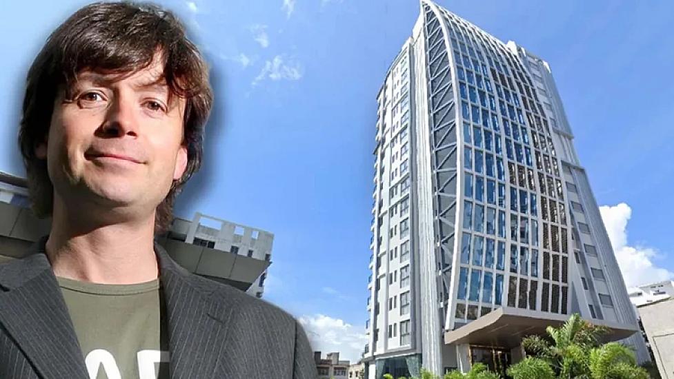 Məşhur milyarder 17-ci mərtəbədən 