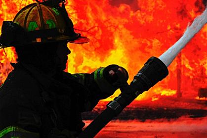 Salyanda yanan avtomobili söndürən FHN əməkdaşlarını maşın vurub, biri ölüb