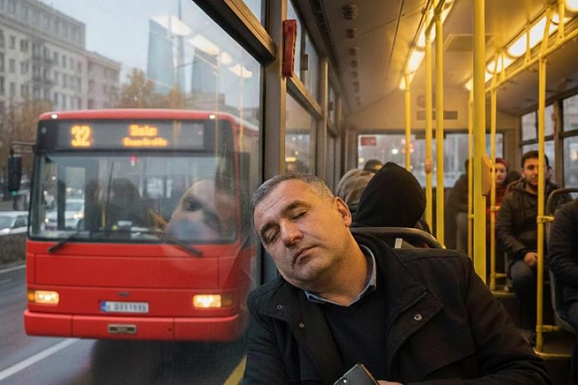 Насколько вредно засыпать в общественном транспорте? -