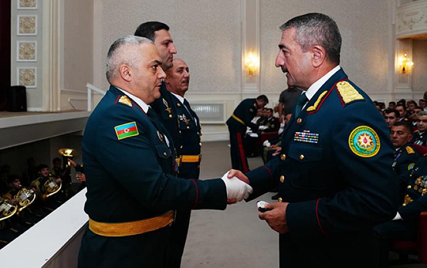 Təqaüdə göndərilən 43 yaşlı generala 