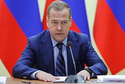 Medvedev hərbçilərə 