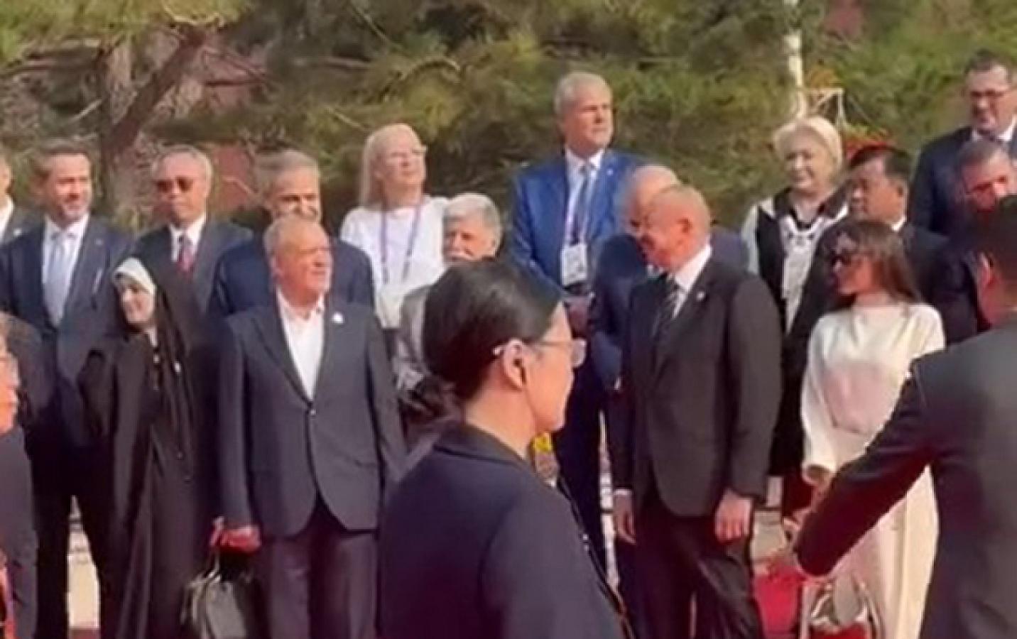 Prezidentlə Pezeşkianın azərbaycanca səmimi dialoqu -