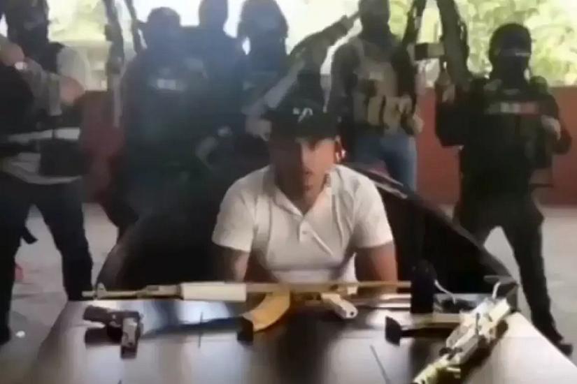 Пробел после "Эль Менсо":