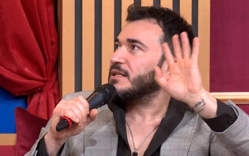 Elvin döymələrini nümayiş etdirdi - 