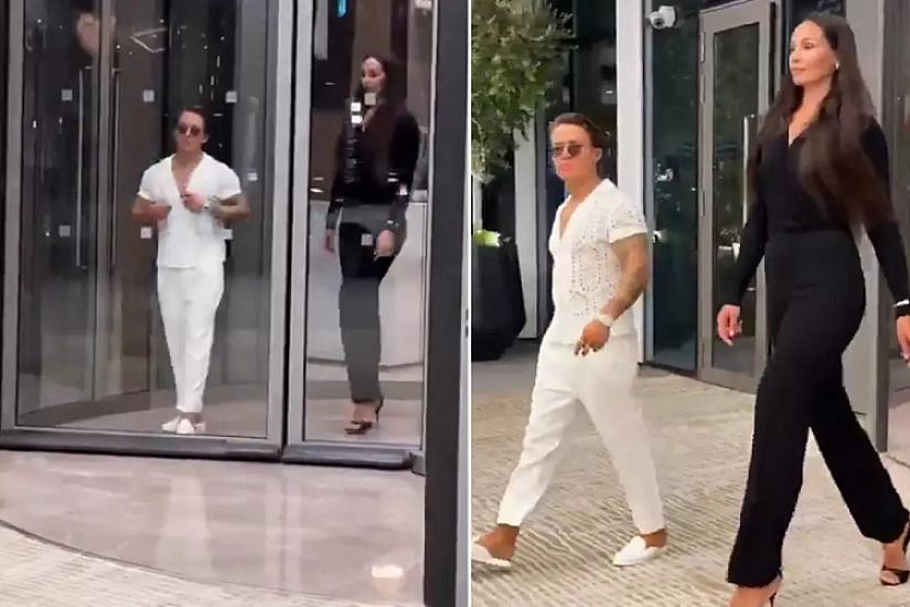 Kuryerlikdən milyonçuluğa – Sevgilisi ilə görüntüləri gündəm oldu